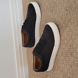 DV by Dolce Vita Black and White Sneakers Sporty Design